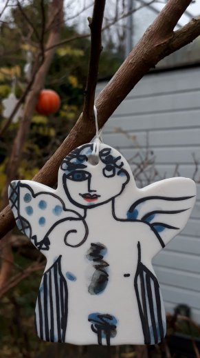 petit ange porcelaine (H 8 cm)